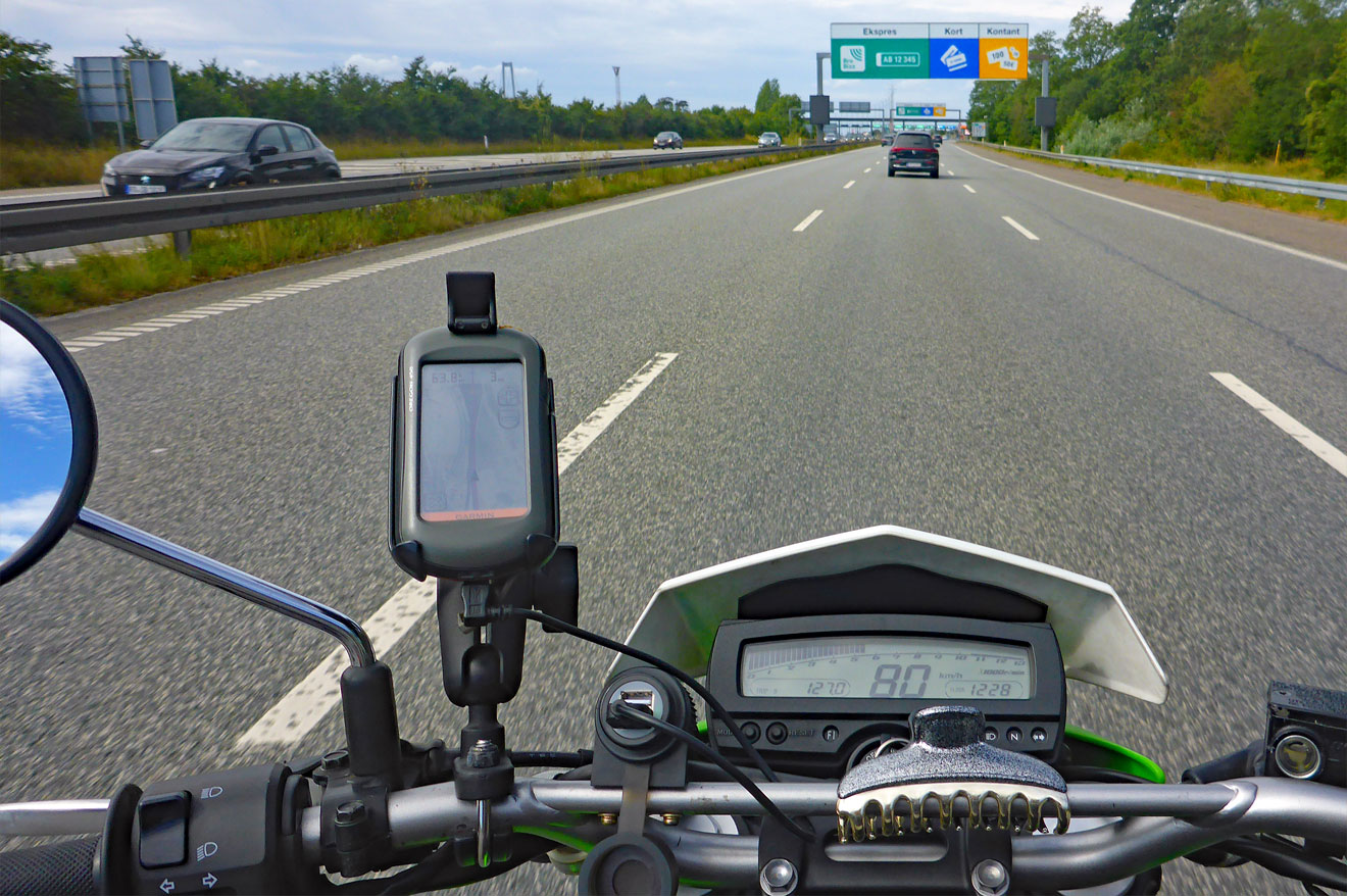 Mit dem Motorrad auf der Autobahn