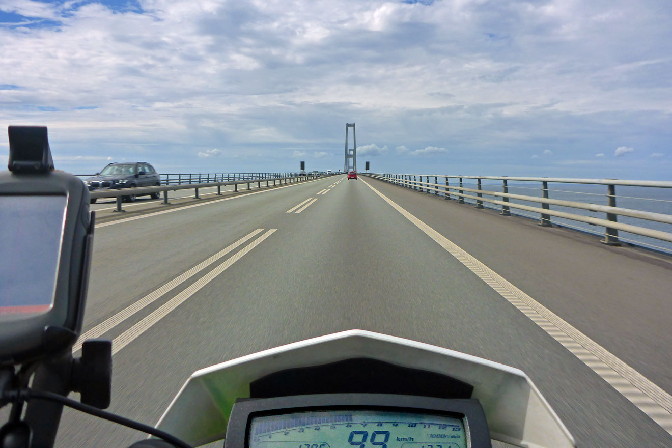 Mit dem Motorrad auf der Storebæltsbroen