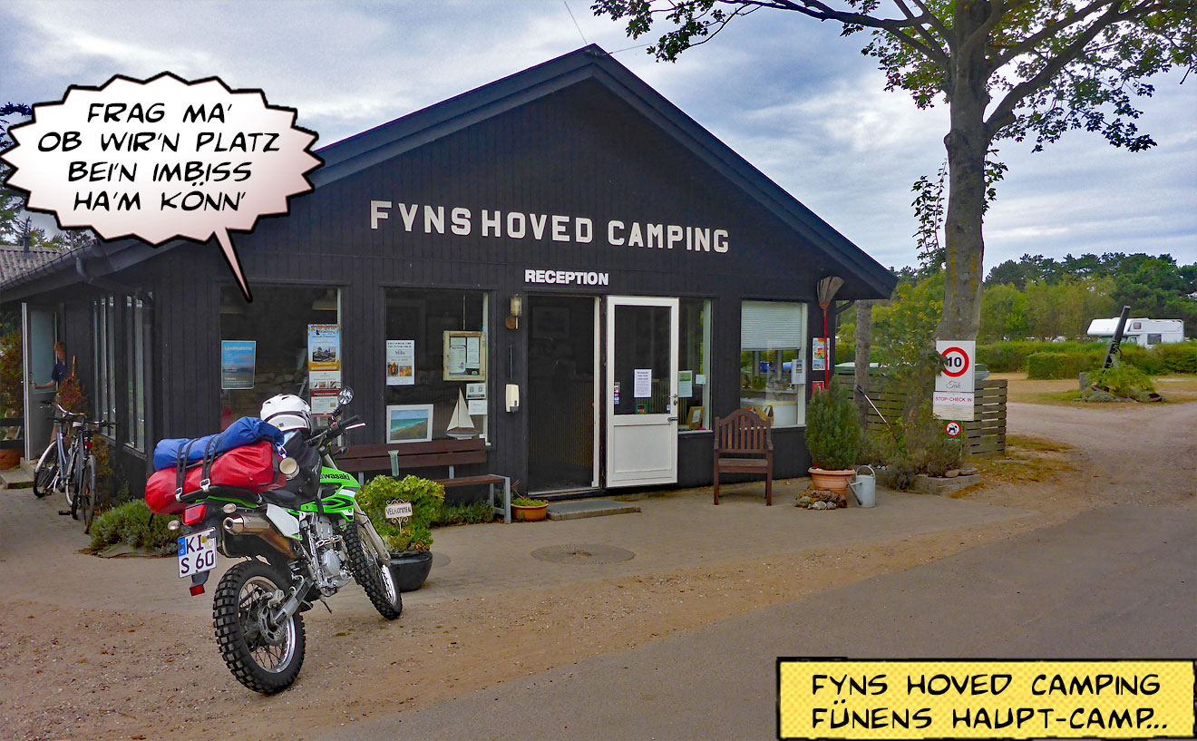 Motorrad vor der Rezeption von Fyns Hoved Camping