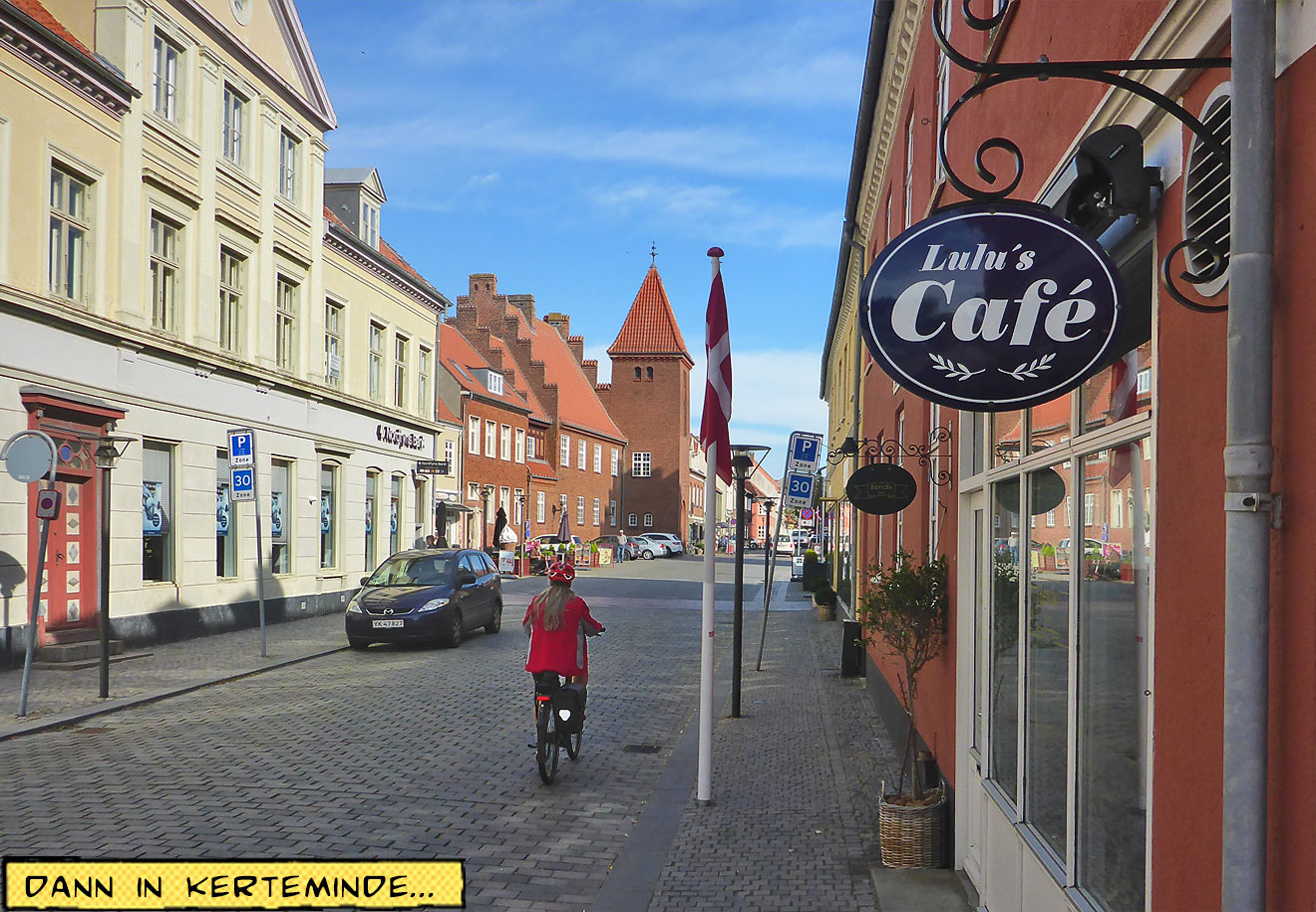 Eine Straße in der Innenstadt von Kerteminde
