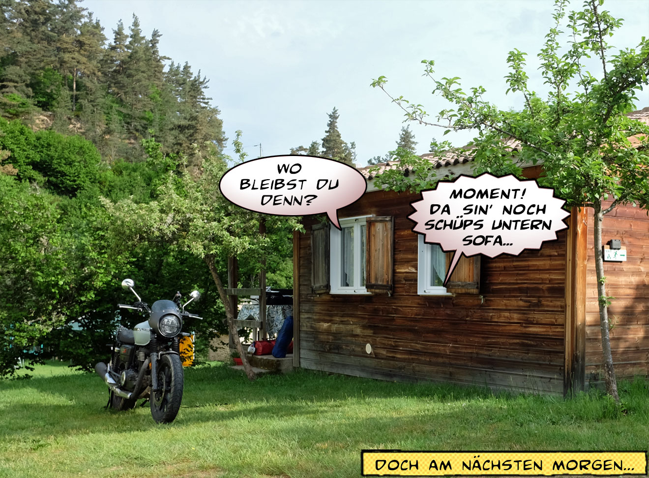 Traktor mit Anhänger kommt um die Kurve