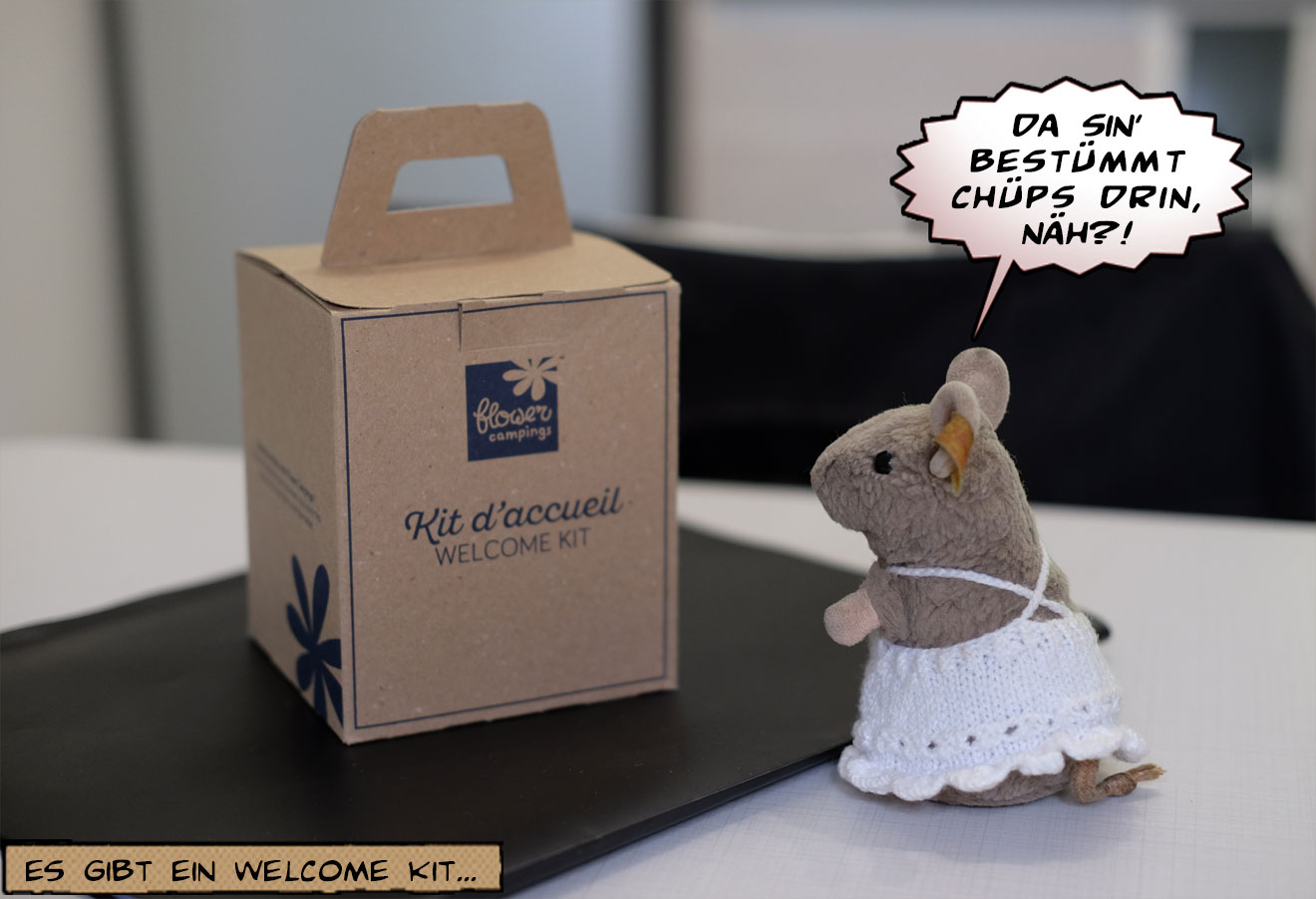 Pieps die Maus auf dem Tisch