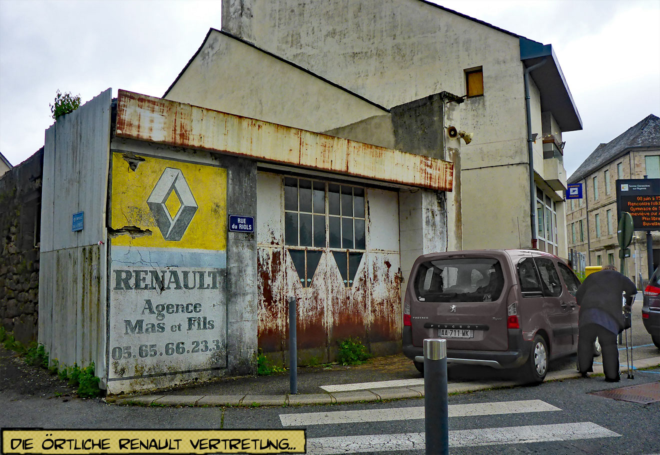 Eine alte verlassene Renault Werkstatt