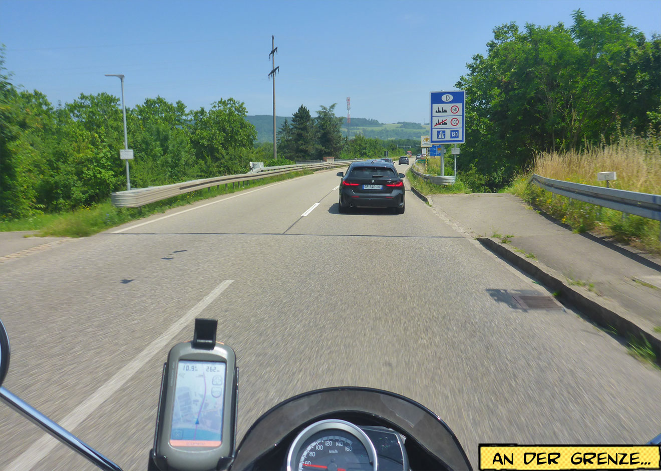 Motorrad an der Grenze nach Deutschland