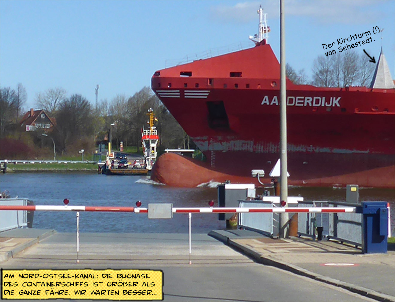 Großes Schiff im Nord-Ostsee-Kanal